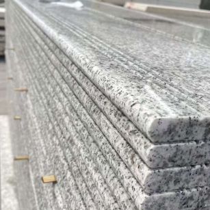 营口芝麻白楼梯踏步 花岗岩楼梯板材