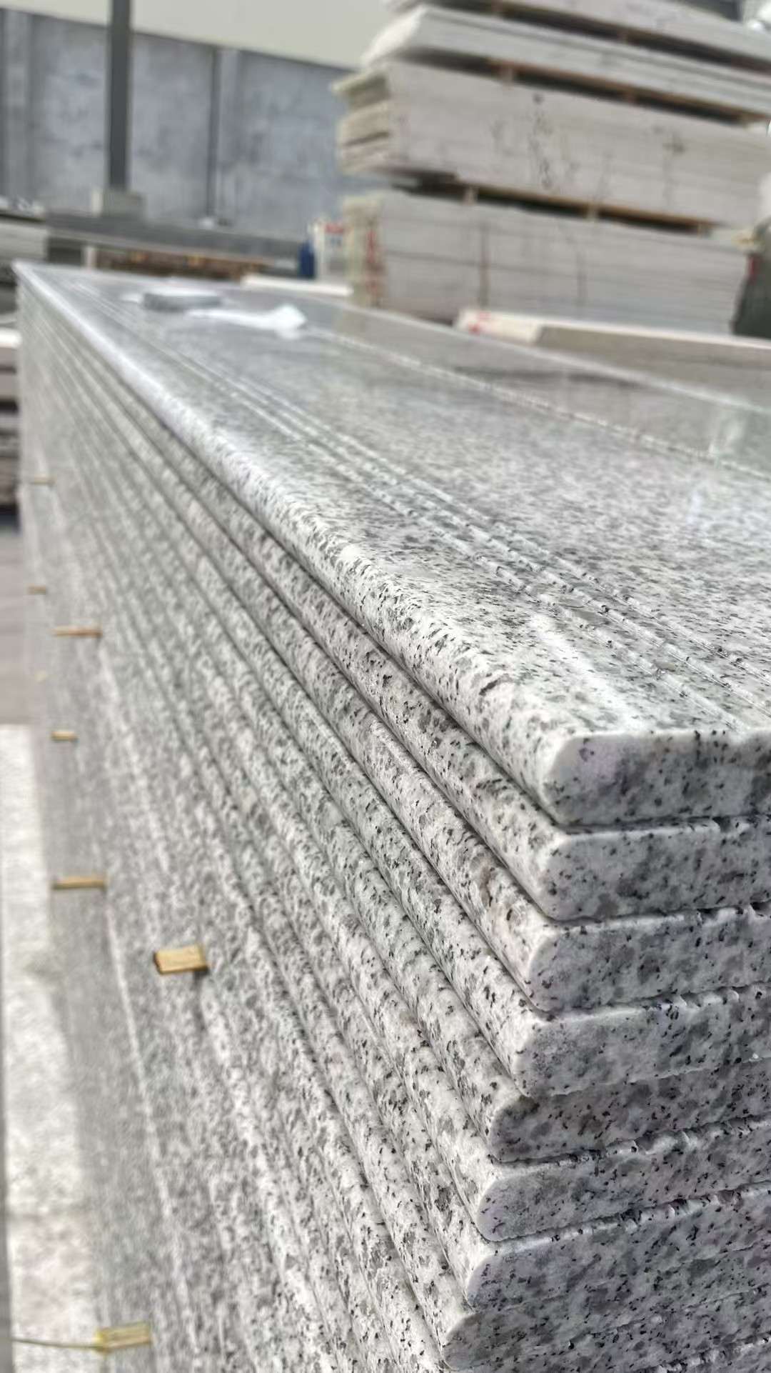 营口芝麻白楼梯踏步 花岗岩楼梯板材