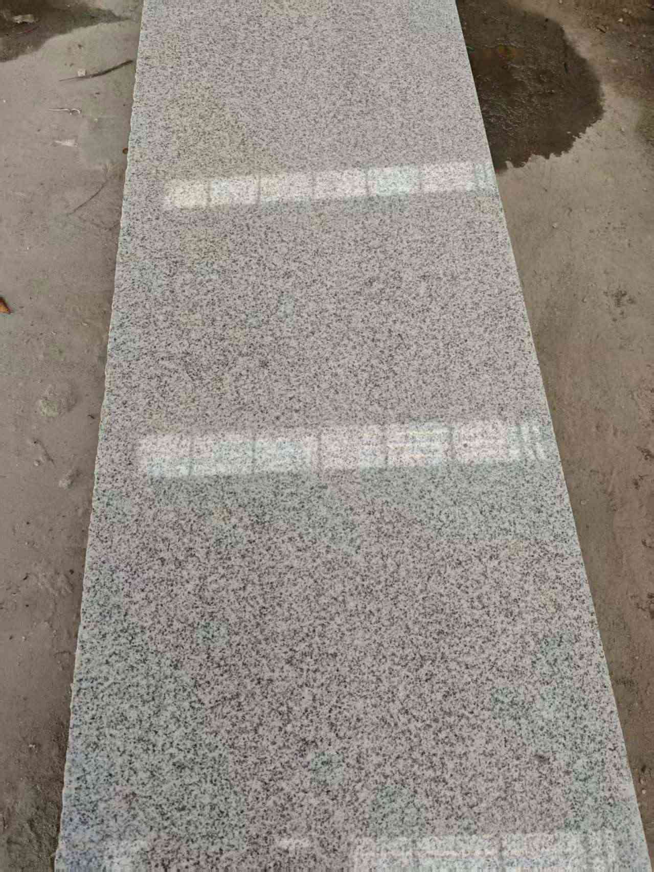 营口芝麻白光面毛板