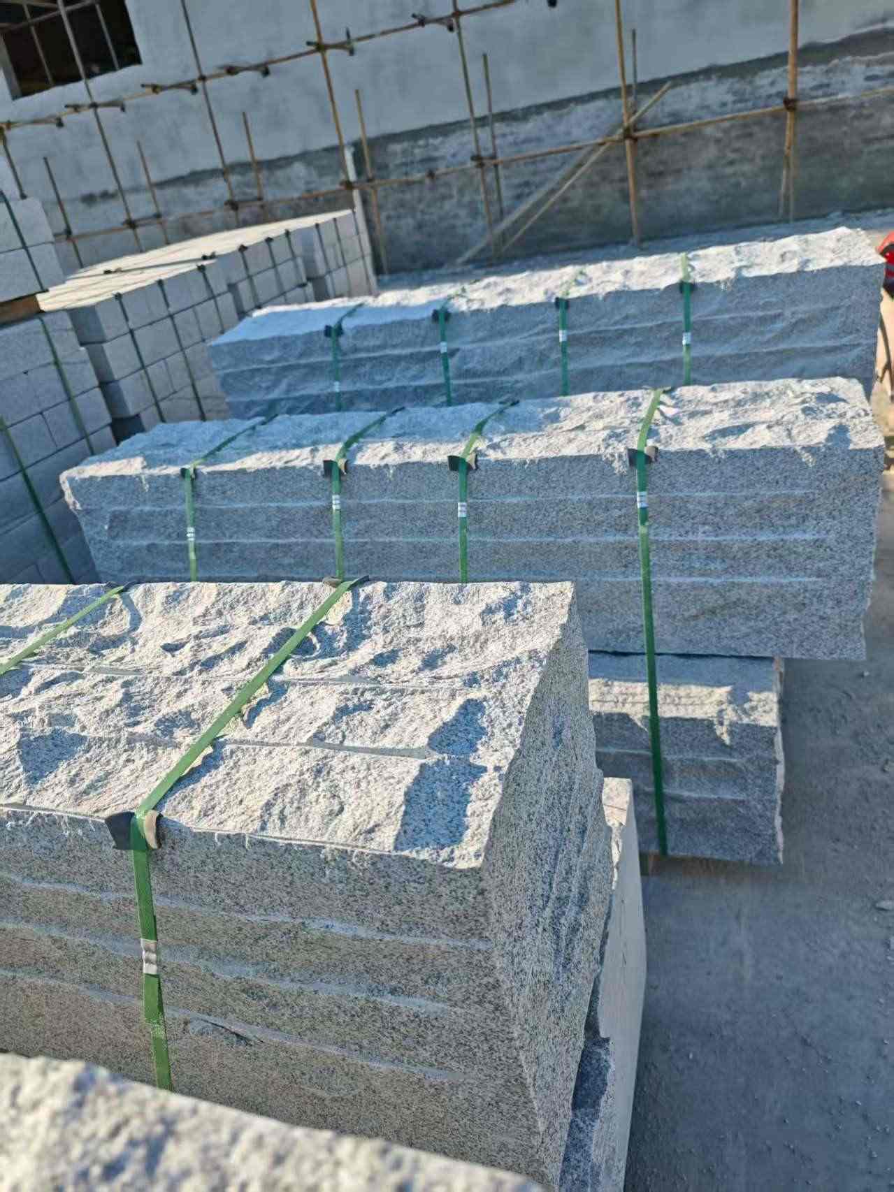 营口芝麻白自然面整石 坐凳